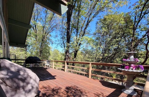Wishon House | Cedar Forest · Charming Cozy Lake Cabin in the Woods - Bass Lake