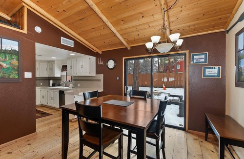 Fox Farm Cabin | Cedar Pines Cabin by Destination Big Bear : Close to Bear Mountain! Cable! Propane BBQ! Air Hockey! Internet! Fenced Yard!