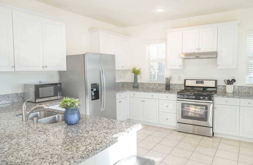 Ontario House | Centennial Cir on Ontario