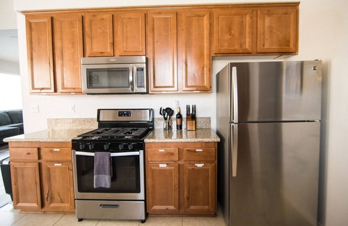 Big Bear House | Central AC! Modern Mountain Getaway in Big Bear: Hot tub, Games, Firepit, BBQ