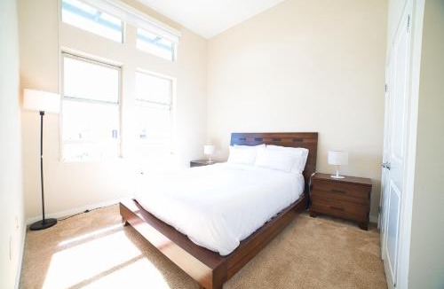 Mid-Wilshire Apartment | Central Apartment