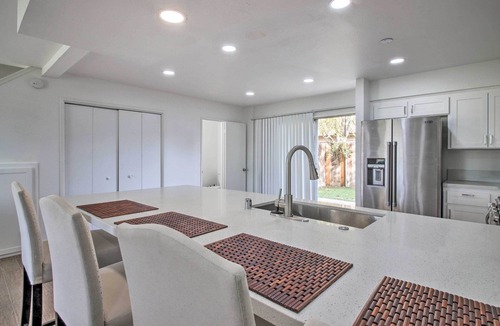 Country Rose Apartment | Central Bakersfield Townhome w/Private Patio