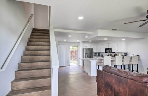 Country Rose Apartment | Central Bakersfield Townhome w/Private Patio