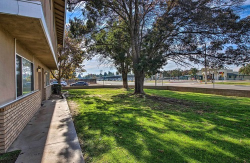 Country Rose Apartment | Central Bakersfield Townhome w/Private Patio