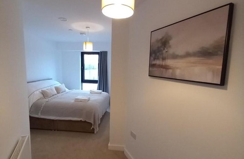 Nottingham Apartment | Central Modern and Spacious River view Apartment with parking