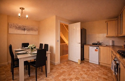 Newark upon Trent House | Central Nottingham Oasis Sleeps 9 With Parking