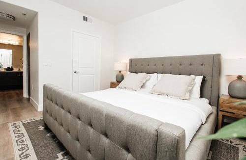 Miracle Mile Apartment | Central Quality 2 BD Apartment