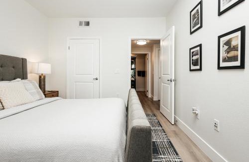 Miracle Mile Apartment | Central Quality 2 BD Apartment
