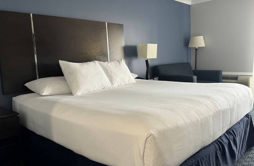 Old Towne Hotel | Central Seal Beach Location – Walk to Beach, Pier, Shops & Restaurants
