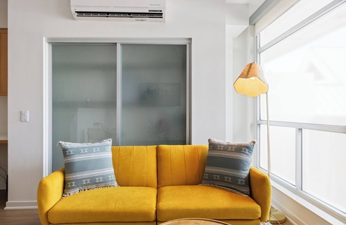 Downtown Bed & Breakfast | Central studio in Santa Monica w FREE parking
