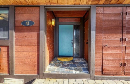 Tahoe Tavern Condo | Central Tahoe Retreat | Lake Views + Walk to Shore