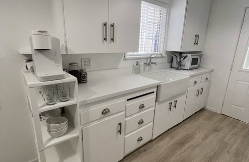 NoHo Arts District House | Central to NoHo, Burbank, Studio City, Pet-Friendly, 2 Parking Spaces King Bed