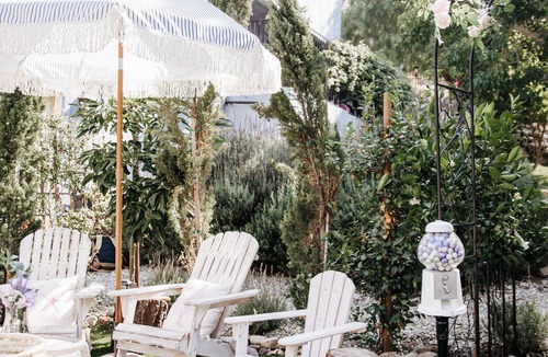 Malibu House | Central Vineyard Heated Pool Hot Tub BBQ Gazebos and Swings (Pet+Child Friendly)