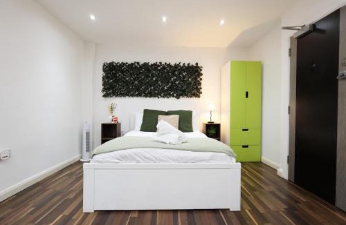 Plasnewydd Apartment | CentralHub5 1BD Studio- Contractor & Travelers