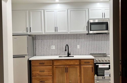Westchester Apartment | Centrally Located by Los Angeles Airport and beaches