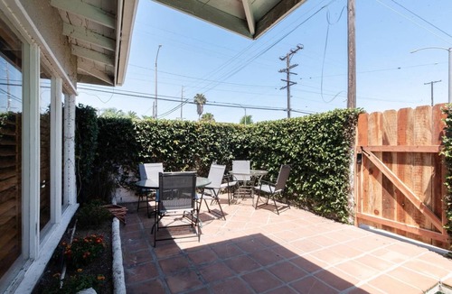 Eastside House | Centrally located in Long Beach, between LA and Orange County-with dipping Pool.