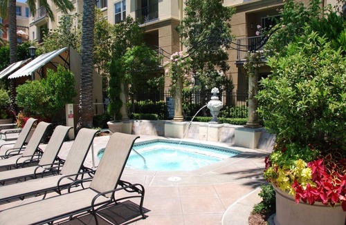 Airport Area Condo | Centrally Located Resort-Style Living with Office