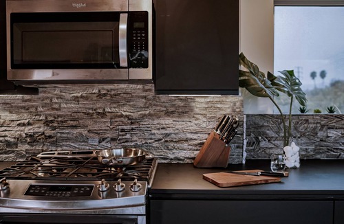 Burbank House | ChâteauChîChî: Family Oasis w Parking N Hollywood