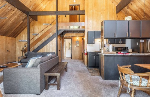 Mammoth Lakes Ski Chalet | Chalet #12, Slope Side Ski in Ski Out Spacious Fam