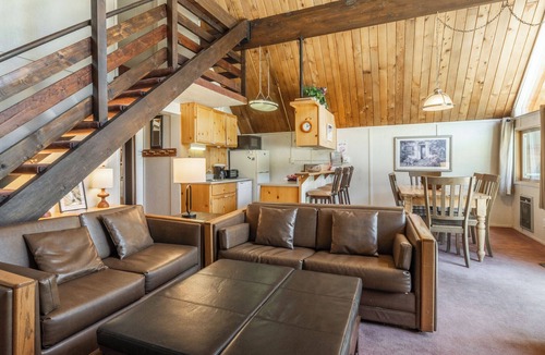 Mammoth Lakes Ski Chalet | Chalet #15, Charming Ski in/Ski Out Steps to the
