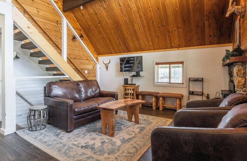 Mammoth Lakes Ski Chalet | Chalet #19, Closest Chalet to the Gondola 5 Bedroo