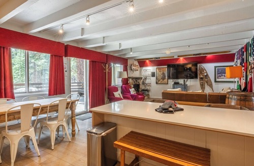 Mammoth Lakes Ski Chalet | Chalet #21, Slope Side Ski in Ski Out Spacious Fam
