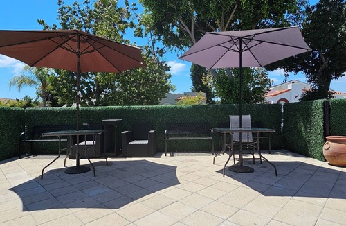 Harbor House | Chandelier, Marble Table & Beautiful Outdoor Spacen