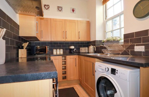 Mevagissey Cottage | CHAPEL COTTAGE, pet friendly, country holiday cottage in Mevagissey