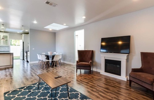 Lake Balboa House | Charmer near all LA Attractions