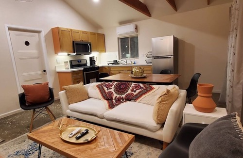 View Park-Windsor Hills House | Charming 1Bed+1Bath A House Parking+Laundry