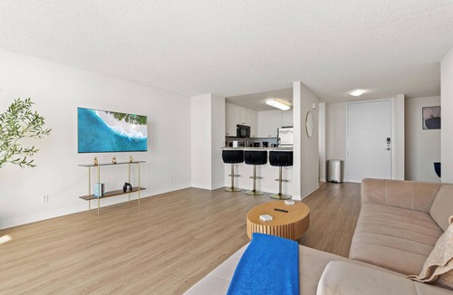 Marina Peninsula Apartment | Charming 1-bedroom apartment in fabulous Marina del Rey with WiFi, fitness room
