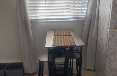 North Redondo House | Charming 1-bedroom house in Redondo Beach with AC, WiFi