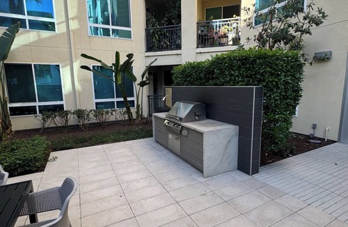 Irvine Business Complex Apartment | Charming 1-bedroom apartment in Irvine with pool, fitness room, close to shops.