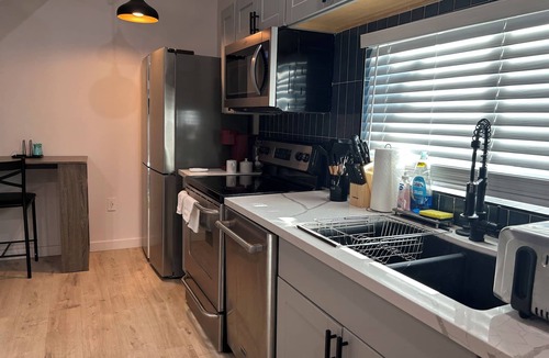 North Long Beach House | Charming 1-bedroom bungalow in fabulous Long Beach with WiFi, AC