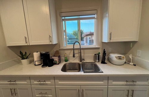 Alhambra House | Charming 1-bedroom house with AC and WiFi in Alhambra