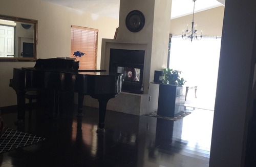 Quartz Hill House | Charming 1-bedroom in the gated community house with AC and WiFi in Palmdalenn