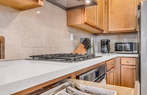 Berryessa House | Charming 1-bedroom Private Room with shared bath WiFi and AC in amazing San Jose