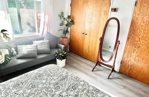 Northwest Anaheim House | Charming 1-bedroom suite 2nd floor house in Pleasant Buena Park with AC, WiFi