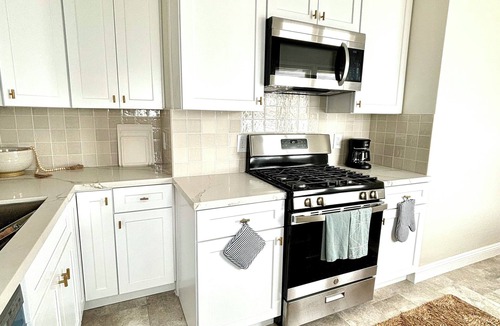 Mar Vista House | Charming 1-bedroom house in welcoming Los Angeles with laundry in-unit