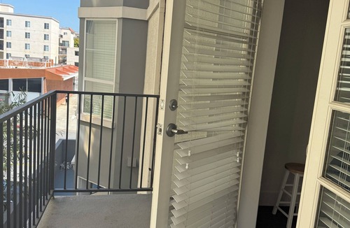 Downtown Apartment | Charming 1-bedroom apartment in amazing Santa Monica with WiFi, AC