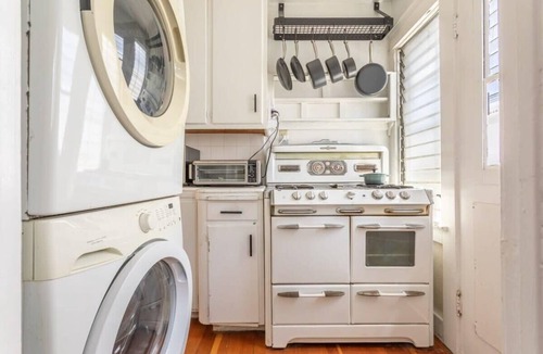 Hermosa Beach House | Charming 1920s Hermosa Bungalow Steps from The Strand