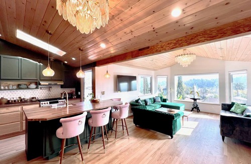 Eagle Rock House | Charming 1923 2-bedroom 2-bath home with WiFi and AC in Los Angeles, Eagle Rock