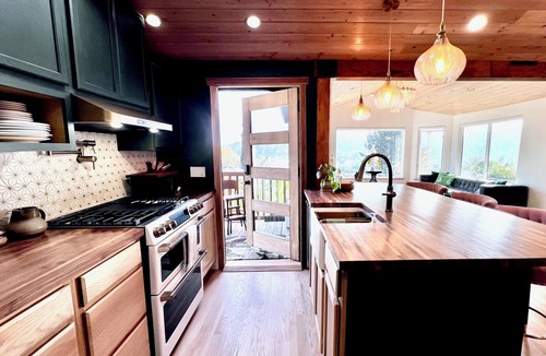 Eagle Rock House | Charming 1923 2-bedroom 2-bath home with WiFi and AC in Los Angeles, Eagle Rock