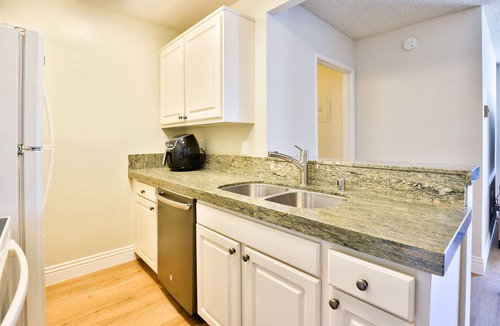 Playa Del Rey Condo | Charming 1bdr condo minutes from LAX w/free parking