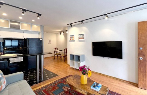 Wilshire Montana Apartment | Charming 1BR in Prime Santa Monica – Walk to Beach