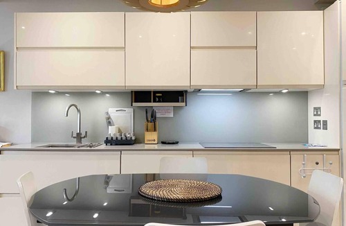 Vincent Square Apartment | Charming 2-Bed Apt with 2 bathtub central London