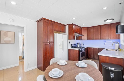 Sunset Beach House | Charming 2-bedroom house few step to Sand, near Down town Huntington Beach