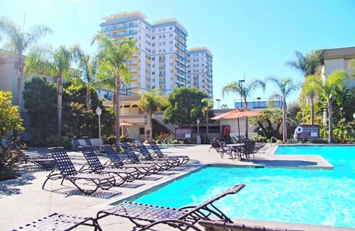 Marina Peninsula Apartment | Charming 2-bedroom apartment with WiFi in fabulous Marina del Rey