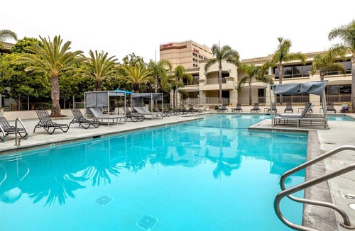 Marina Peninsula Apartment | Charming 2-bedroom apartment with WiFi in fabulous Marina del Rey