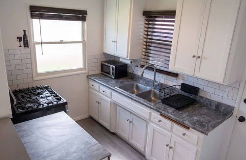 North Redondo House | Charming 2-bedroom house in lovely Redondo Beach with WiFi